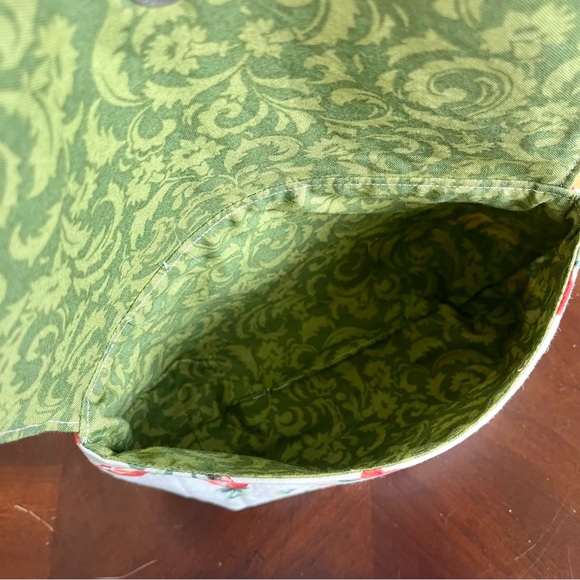 Roses and vines Print magnetic clasp Clutch Fabric Handmade clutch - Picture 4 of 6